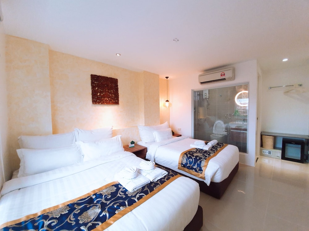 Deluxe Triple Room photo 2