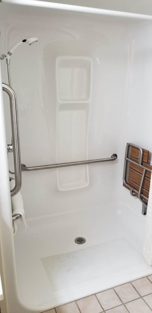 Room, 2 Double Beds, Accessible, Non Smoking (Mobility, Bathtub w/Grab Bars) - Photo 6