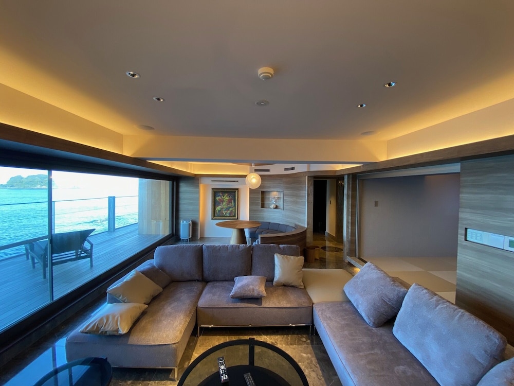 Luxury Suite