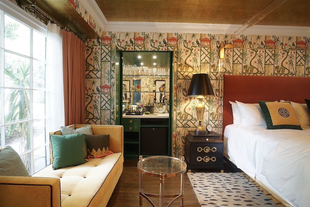 Grand Room, 1 King Bed, Terrace (Premier) photo 2
