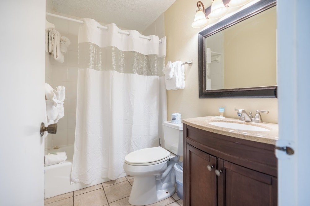 Beachfront 1 Bedroom Deluxe Units #11 & #12 (at White Sands) photo 3