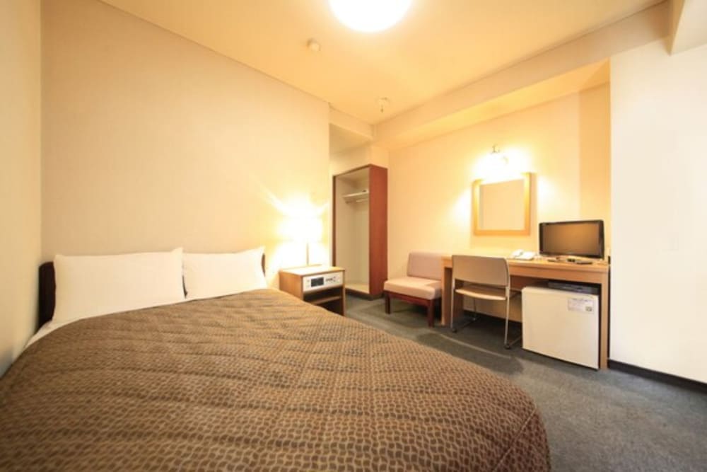 Semi-double Room, Smoking