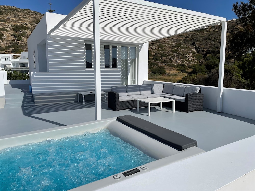 Superior Villa, Hot Tub