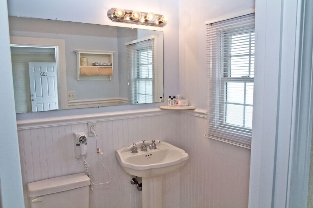 Deluxe Room, 2 Double Beds, Partial Ocean View photo 1