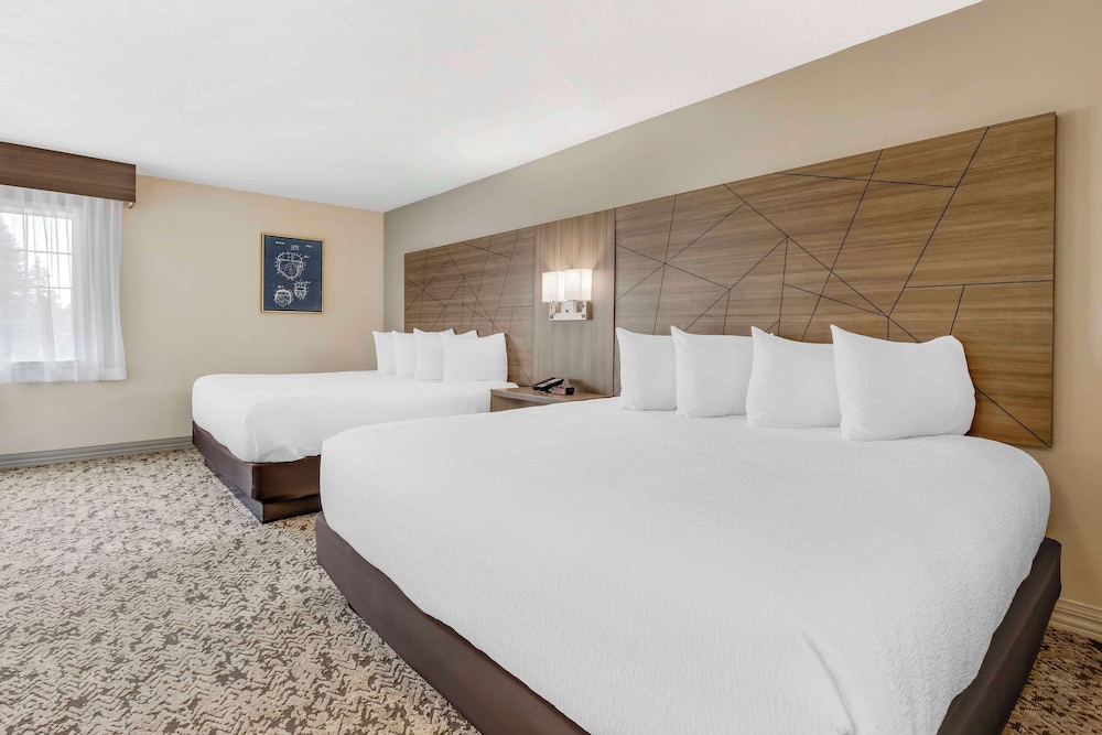 Standard Room, Multiple Beds, Non Smoking, Balcony (Larger Room) photo 3