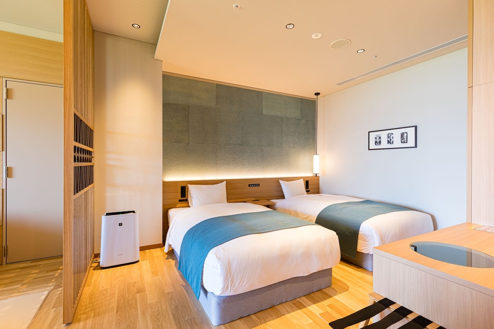 Japanese Western Style Room with Onsen Open-Air Bath (Lake View) East Wing, Non-Smoking - Photo 10