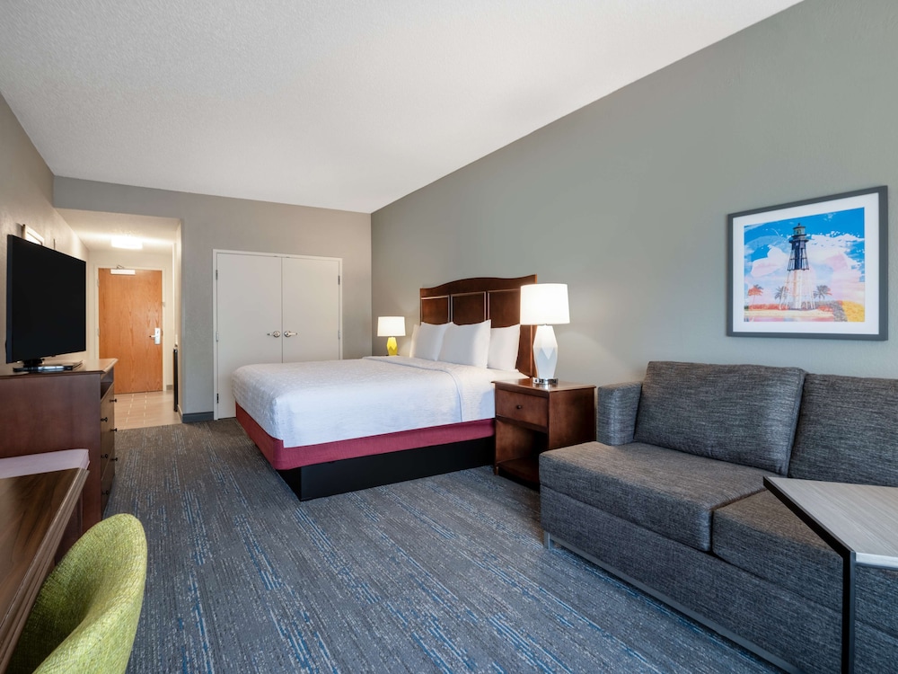 Suite, 1 King Bed with Sofa bed, Non Smoking - Photo 4