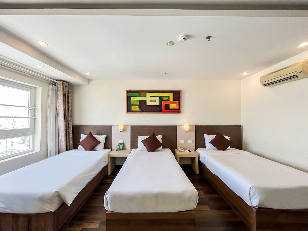 Deluxe Triple Room photo 2