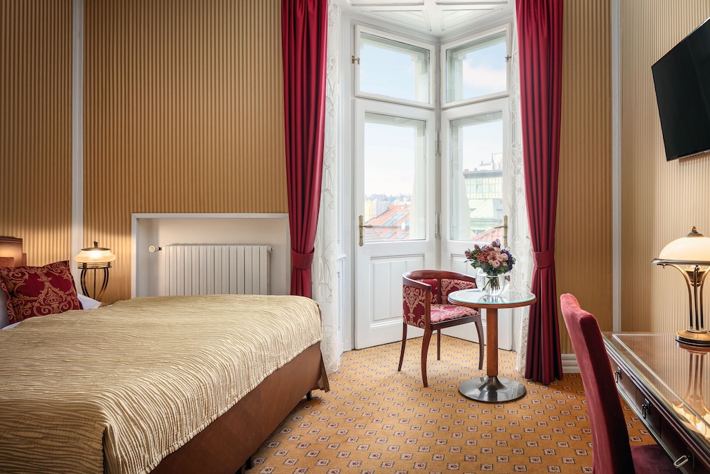 Deluxe Room - Photo 1