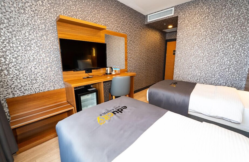Superior Room, 2 Twin Beds, City View photo 2