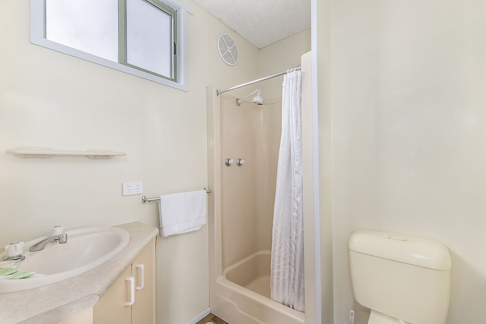 Standard Ensuite Cabin - Bring your own linen and blankets photo 3