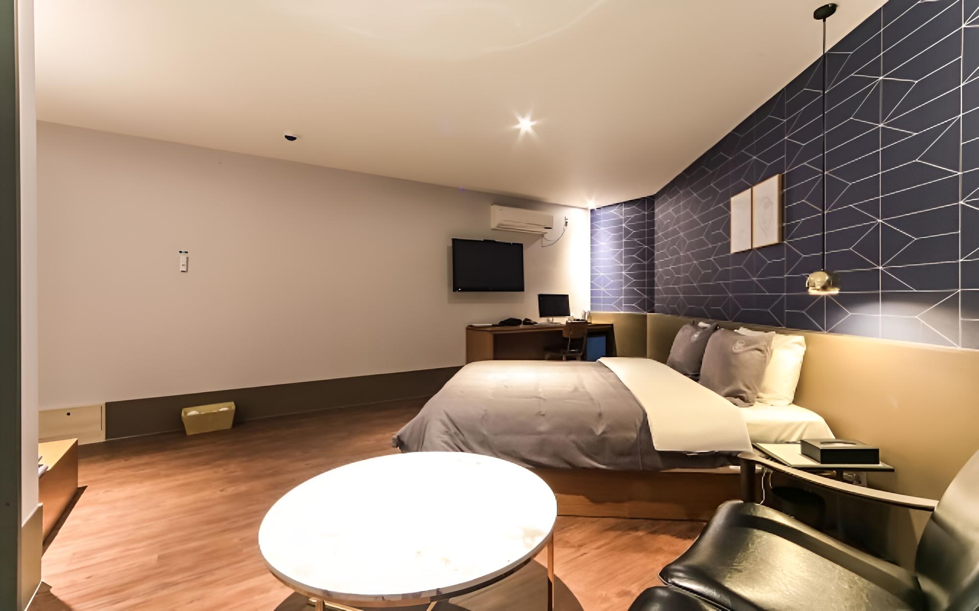 Room (Deluxe (free Netflix viewing (bathtub) - Photo 1