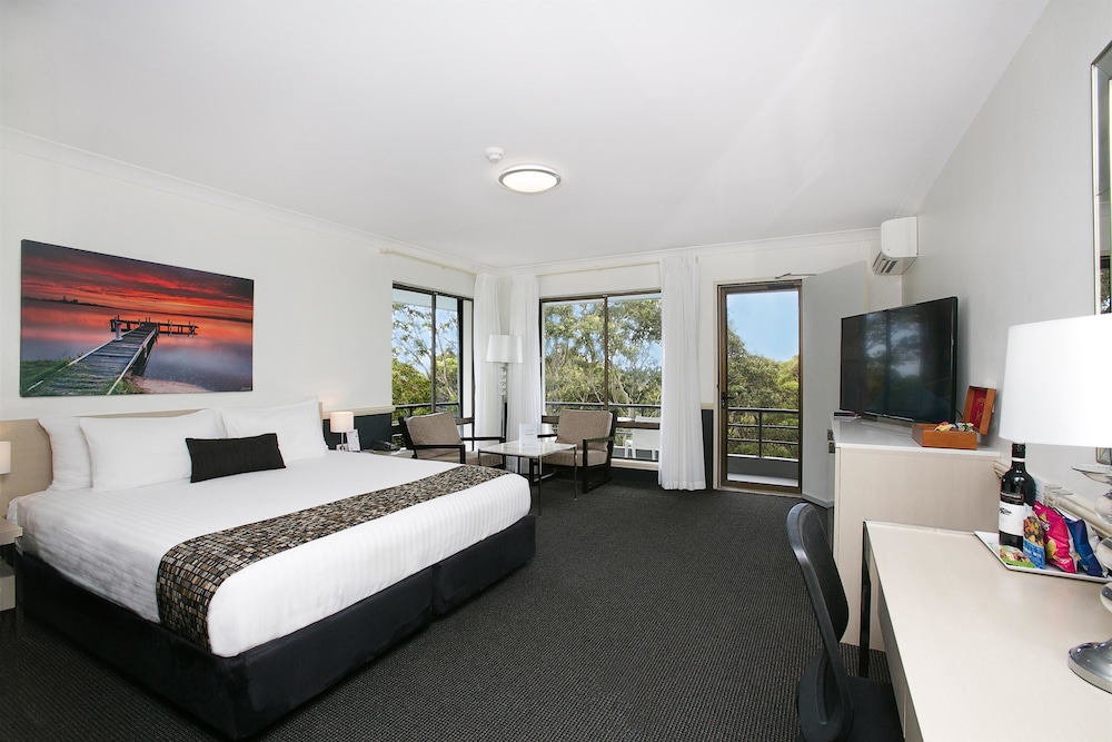Honeymoon Room, 1 King Bed, Non Smoking, Balcony photo 2