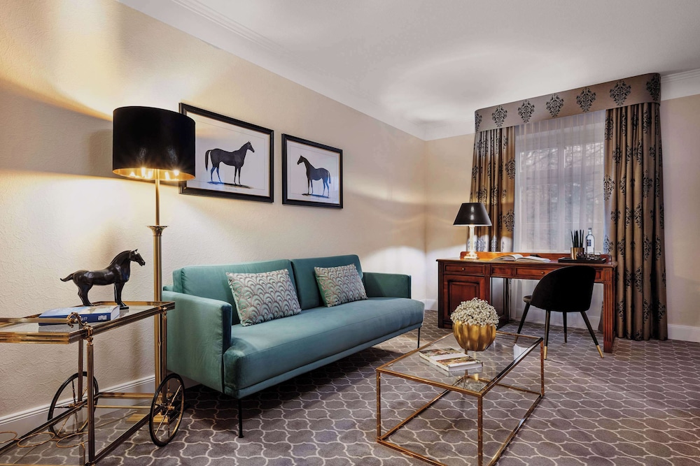 Junior Suite, 1 Double Bed, Bathtub, Garden Area - Photo 3