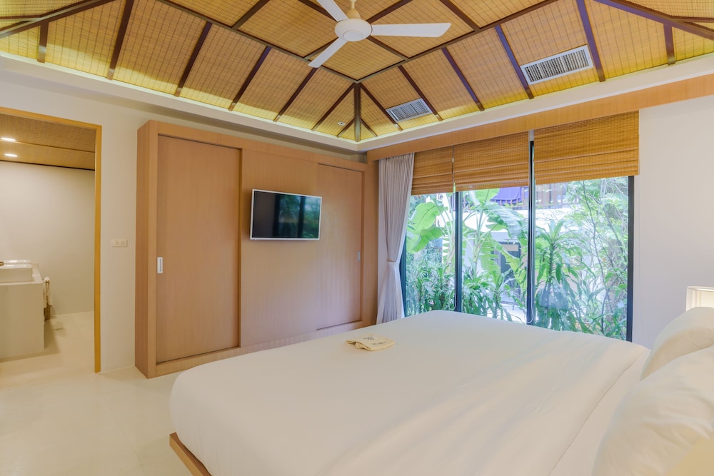 Deluxe Villa, 1 Bedroom, Pool View, Poolside - Photo 2