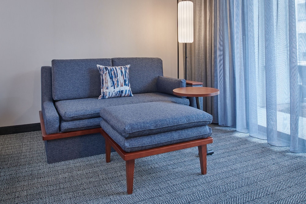 Suite, 1 Bedroom, Courtyard View (Mobility/Hearing Accessible, Tub) photo 3