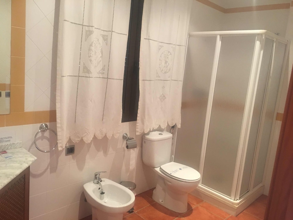 Suite, 1 Queen Bed, Balcony photo 3