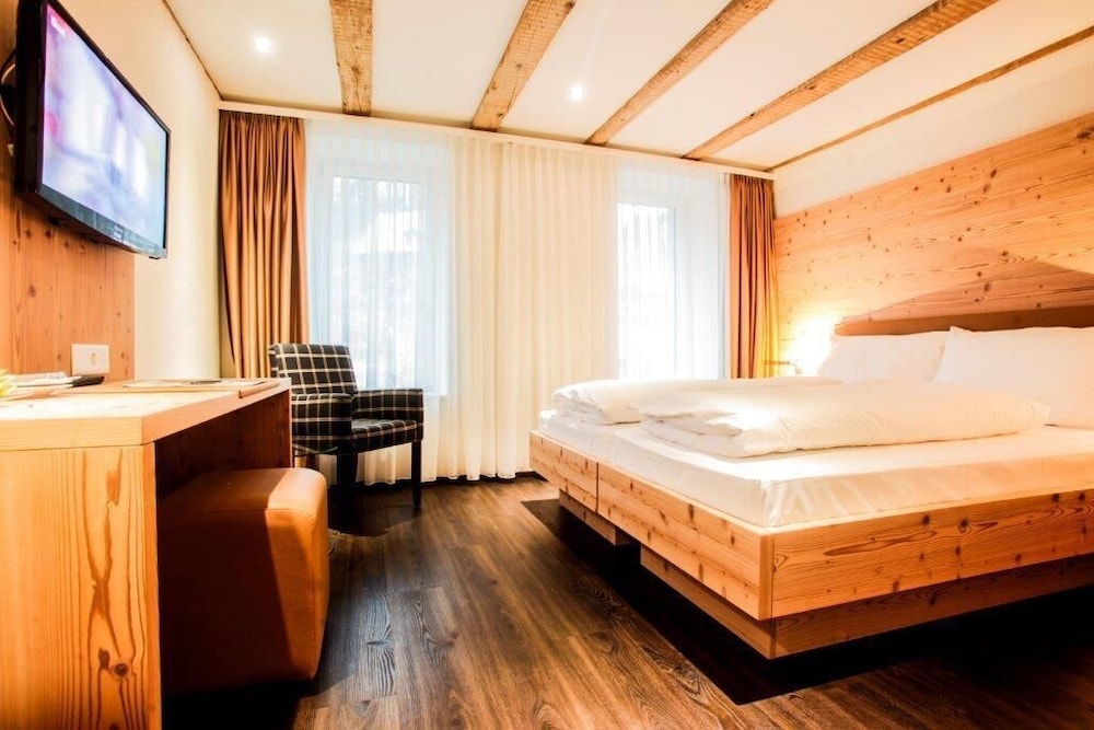 Standard Room, 2 Twin Beds, photo 7