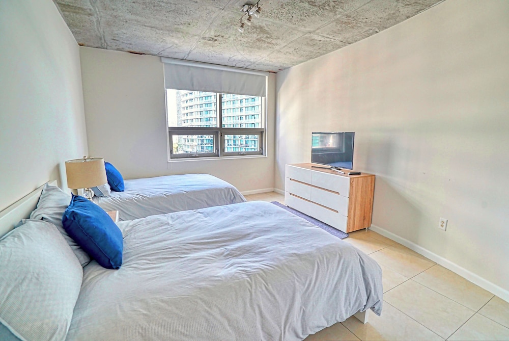 Condo, 2 Bedrooms, City View photo 3