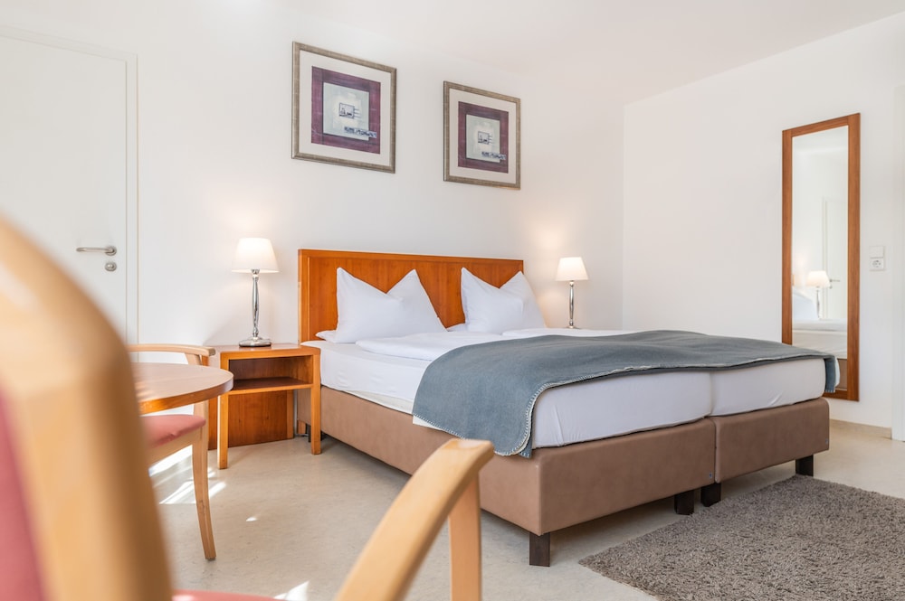 Basic Double Room, 1 Queen Bed, Accessible, Non Smoking photo 3
