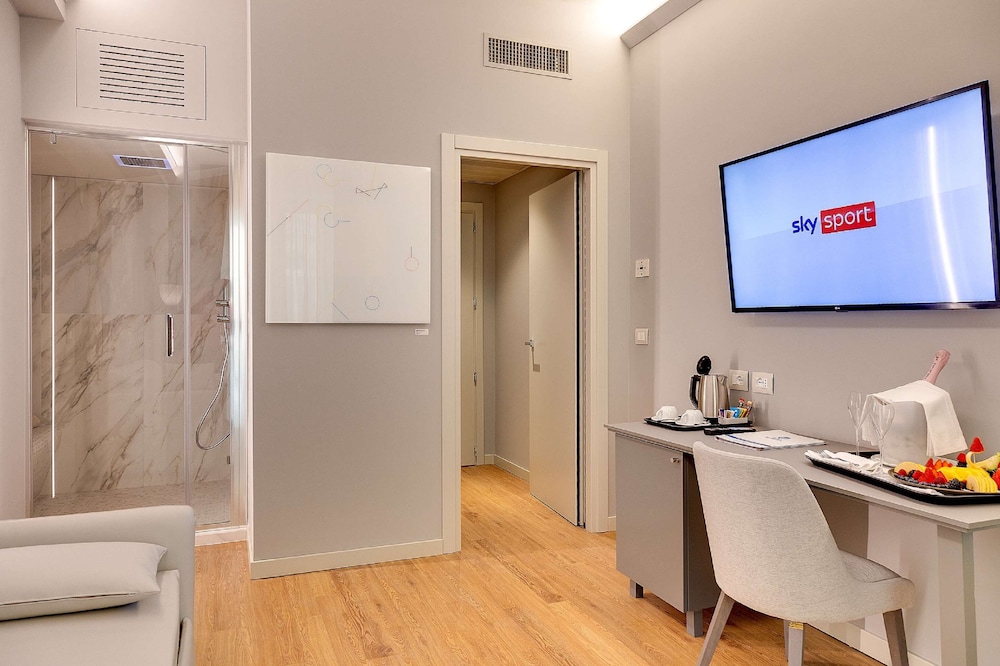 Suite, 1 King Bed, Non Smoking (Living Room;with Sofabed) - Photo 6