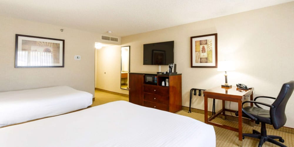 Room, 2 Queen Beds, Non Smoking (Pet Friendly) photo 3