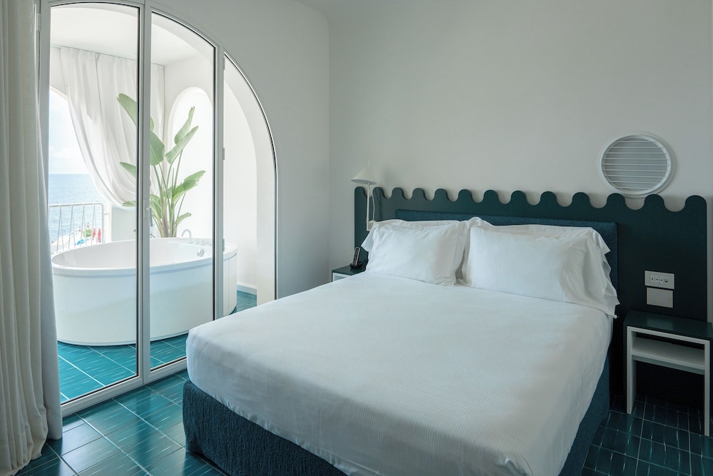 Deluxe Room, Hot Tub, Sea View