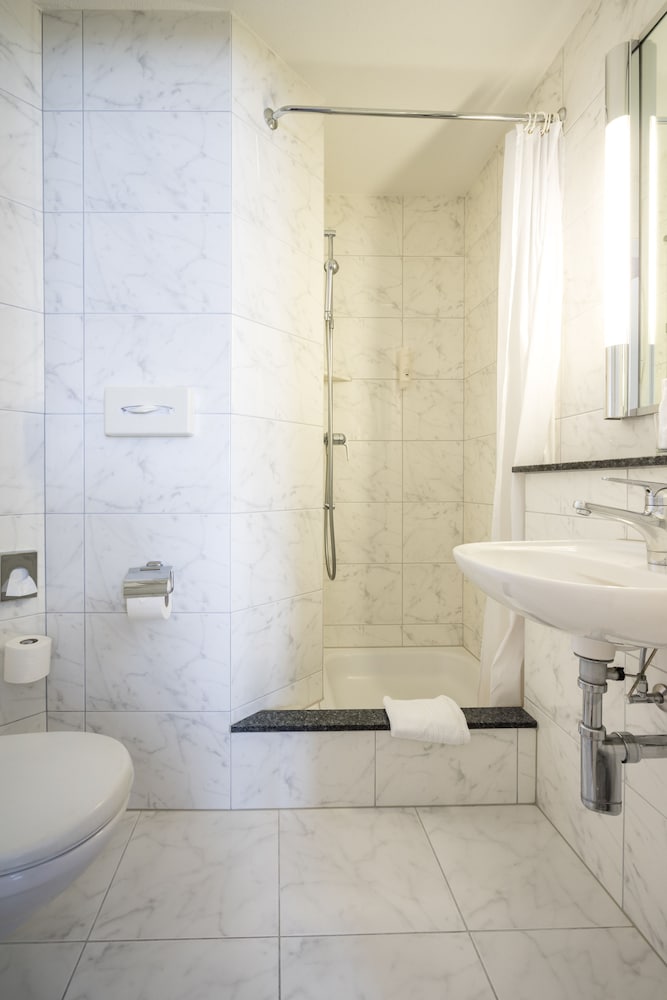 Standard Twin Room - Photo 19