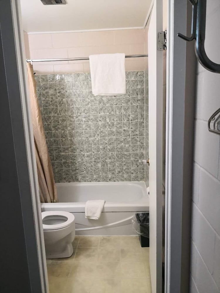 Basic Double or Twin Room, 2 Double Beds, Non Smoking photo 3