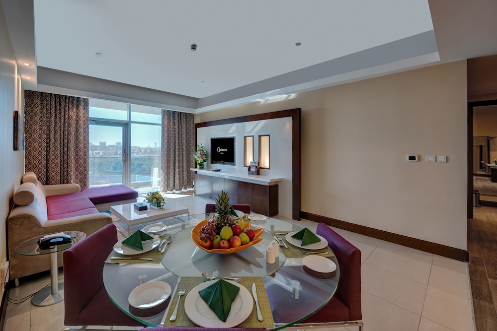 Deluxe Suite, 1 King Bed photo 2