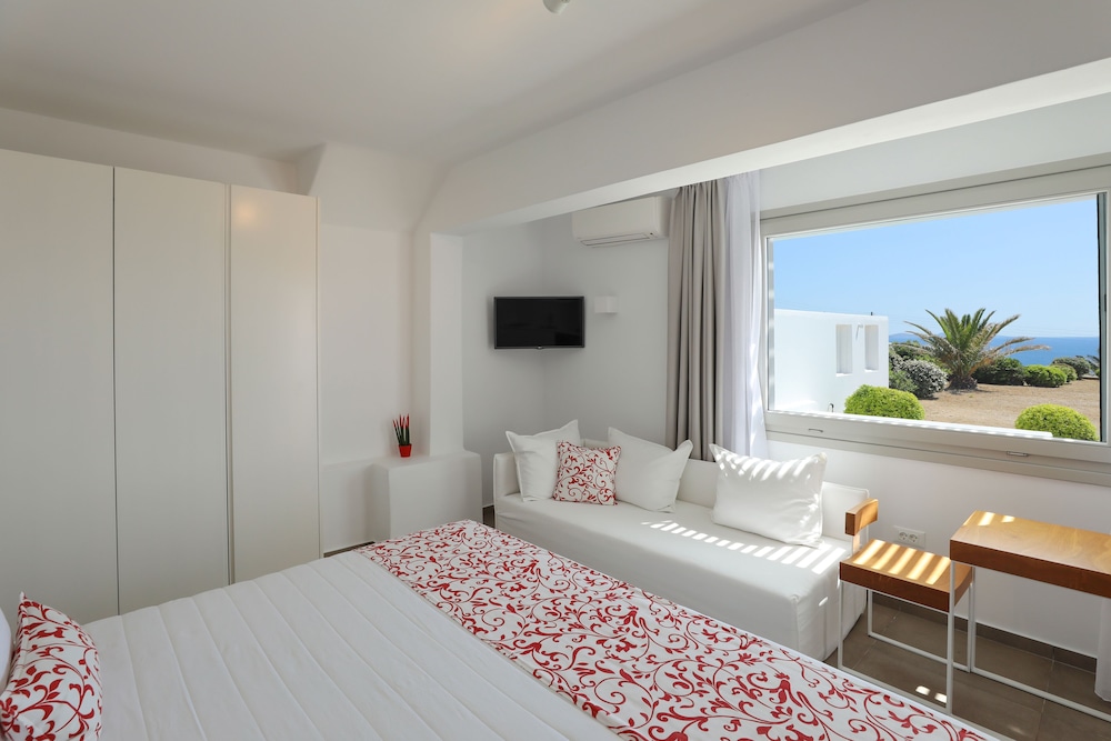 TINOS Deluxe Suite with Sea View and Private Pool