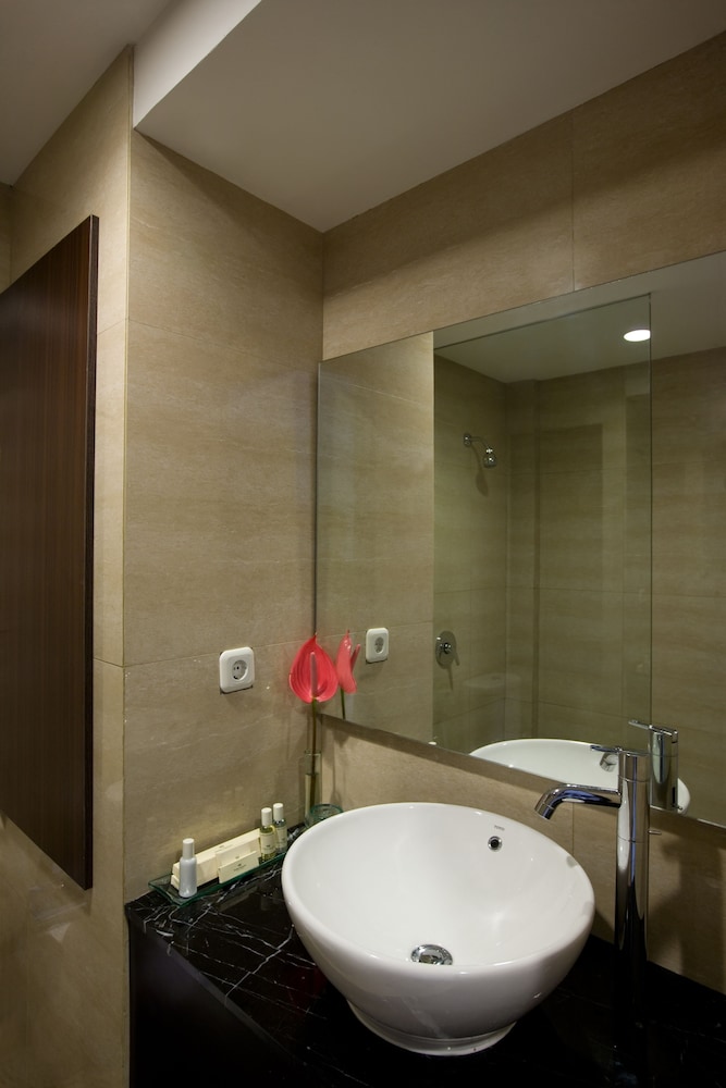 Superior Room Twin - Photo 6