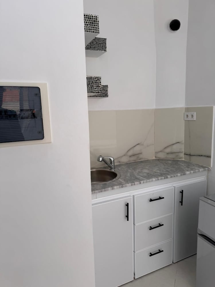 Basic Apartment photo 1