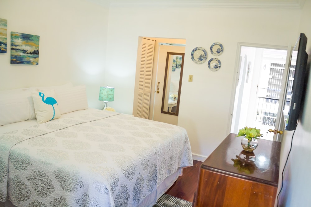 Deluxe Condo, 1 King Bed, Kitchen, City View