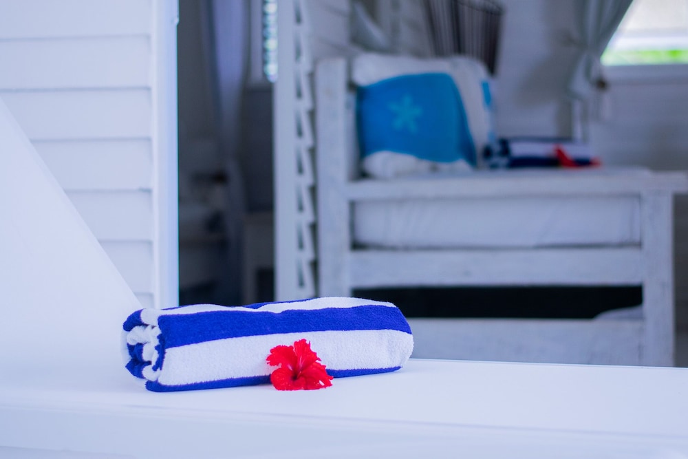 Lagoon Beach Bungalow photo 2