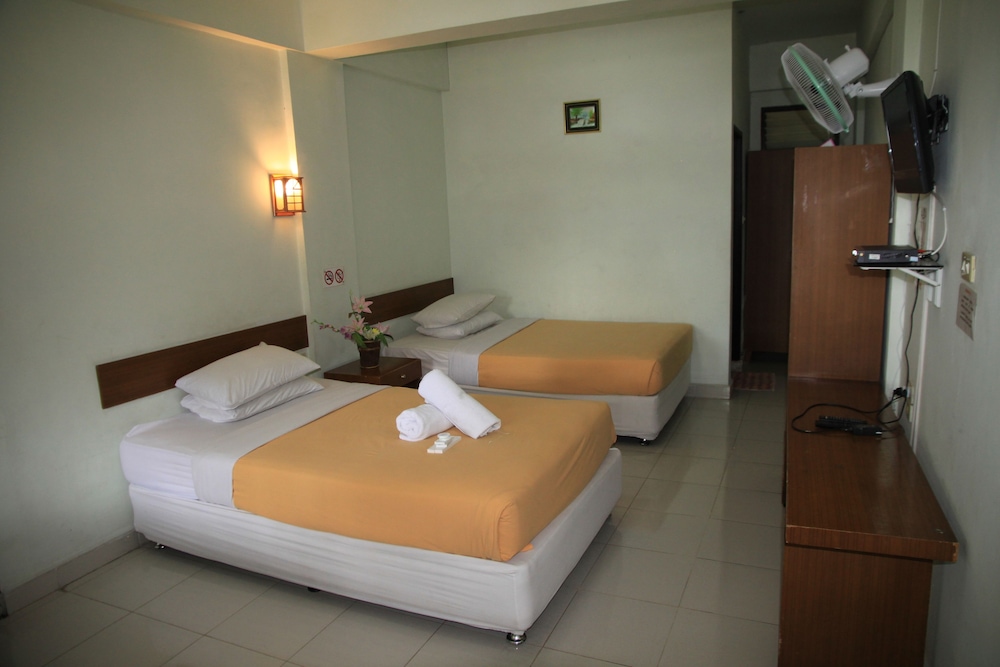 Panoramic Quadruple Room, Multiple Beds, Private Bathroom, Lake View