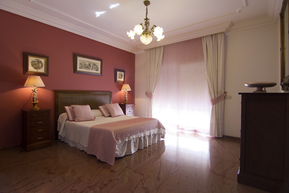 Suite de lujo, 1 cama doble, bañera de hidromasaje, vista parcial al mar