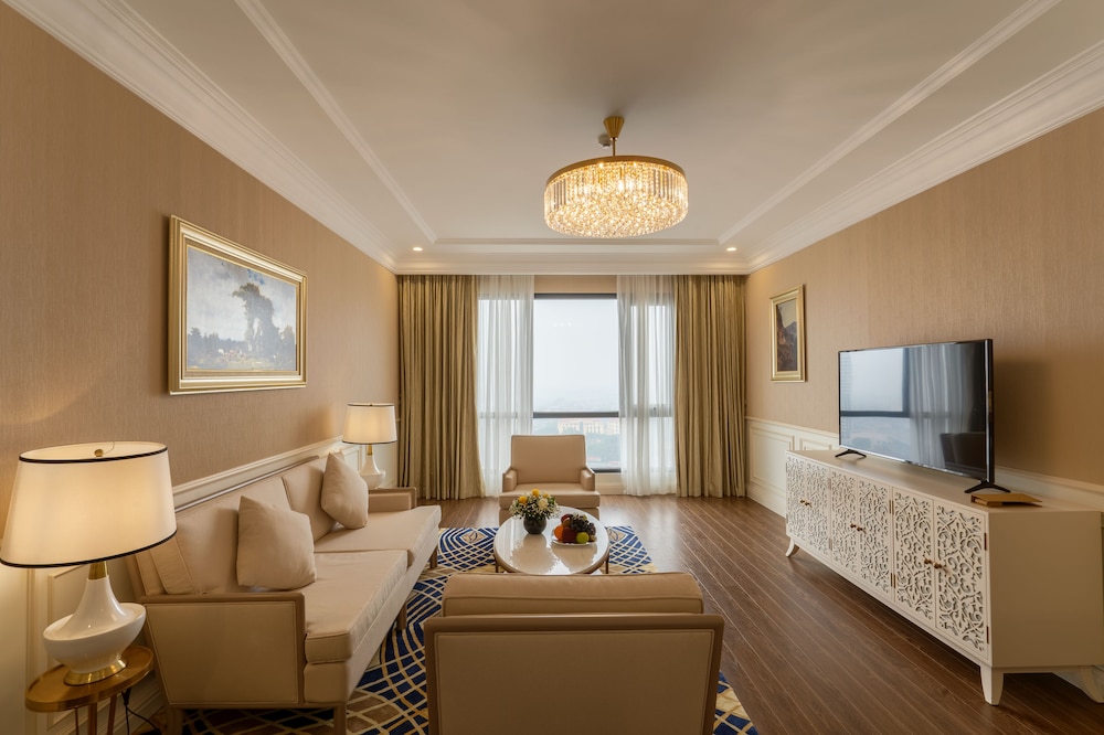 Suite - Photo 5