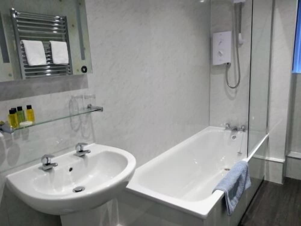 Double or Twin Room, Ensuite (Super-King) photo 3