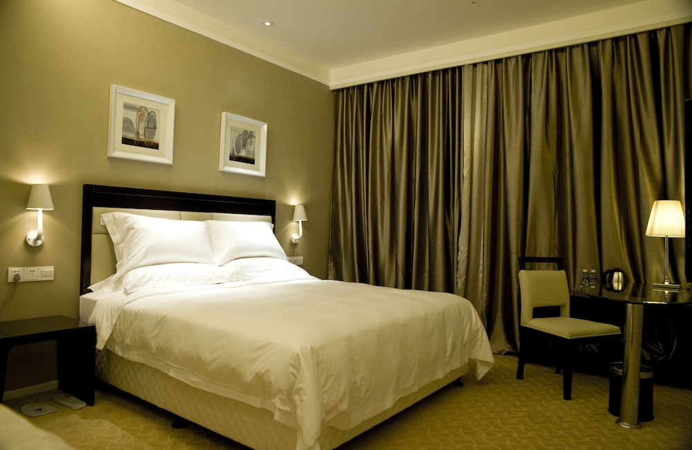 Standard King Room photo 2