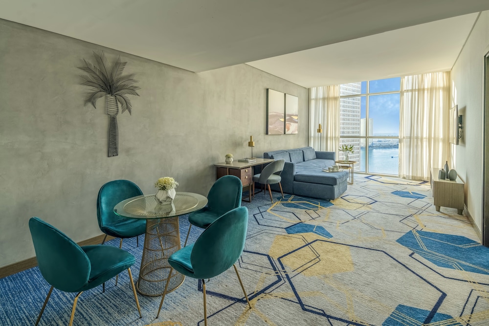 Executive Suite, 1 King Bed, City View photo 2