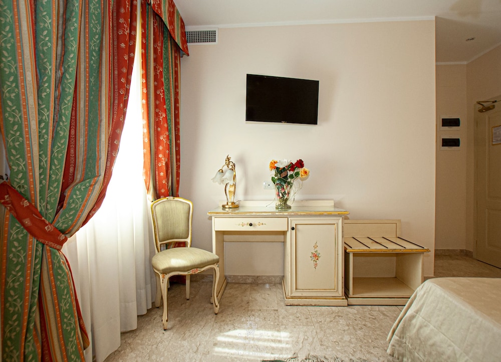 Basic Double or Twin Room, Ground Floor