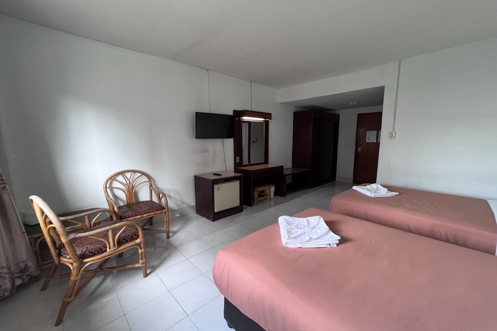 Standard Twin Room - Photo 6