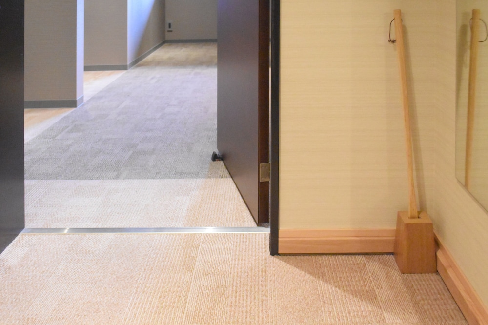 Japanese Room- Quintuple photo 3