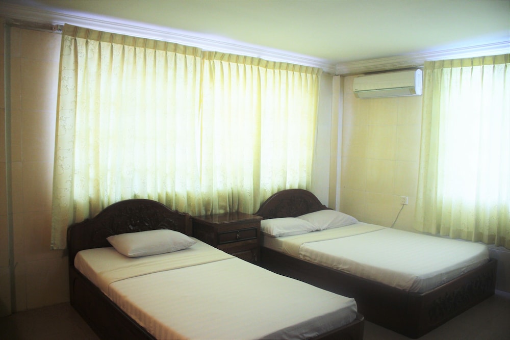 Standard Twin Room (with AC) photo 2