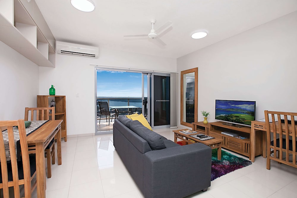 Executive Harbour View Apartment