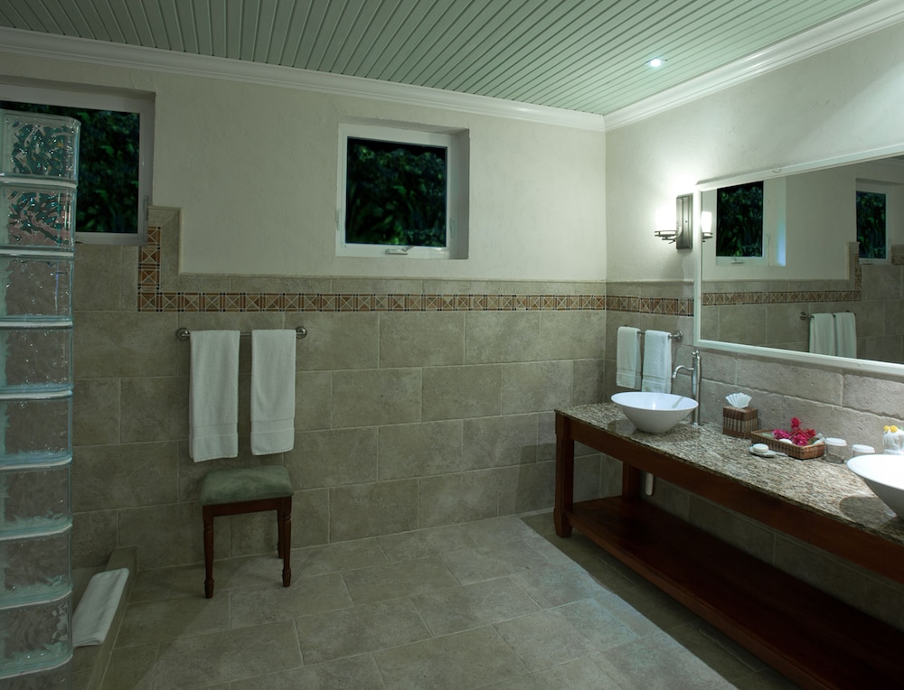 Premium Room, 1 King Bed, Ocean View photo 2
