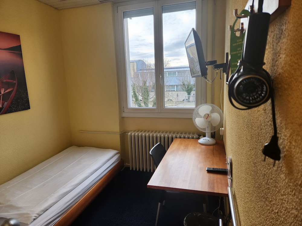 Single Room Budget small photo 2