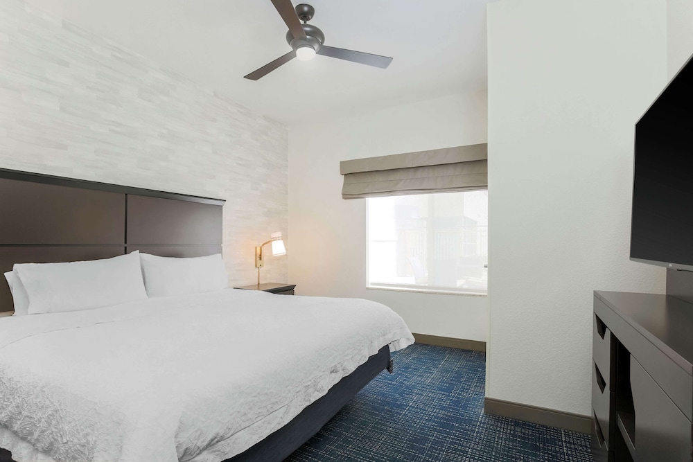 Studio, 1 King Bed, Accessible, Bathtub - Photo 2
