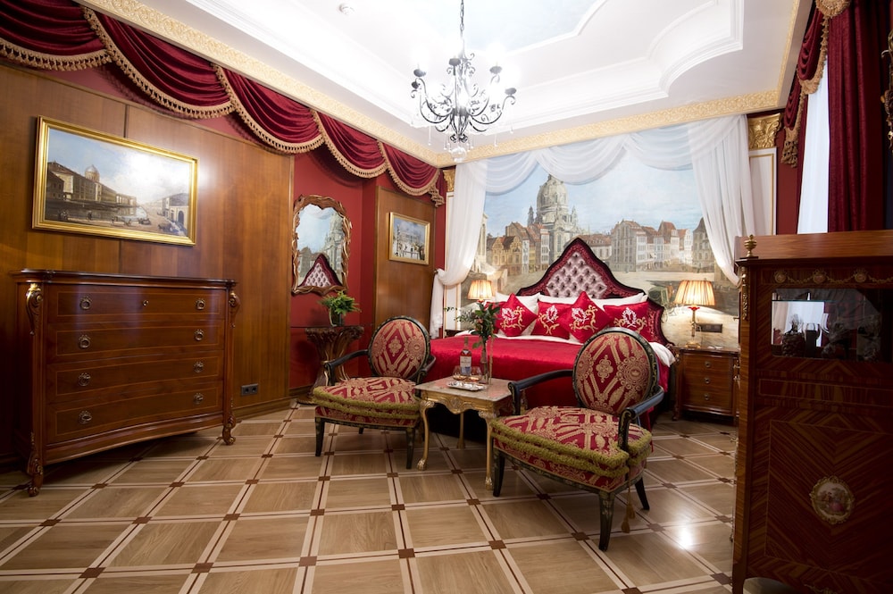 Courtyard Suite